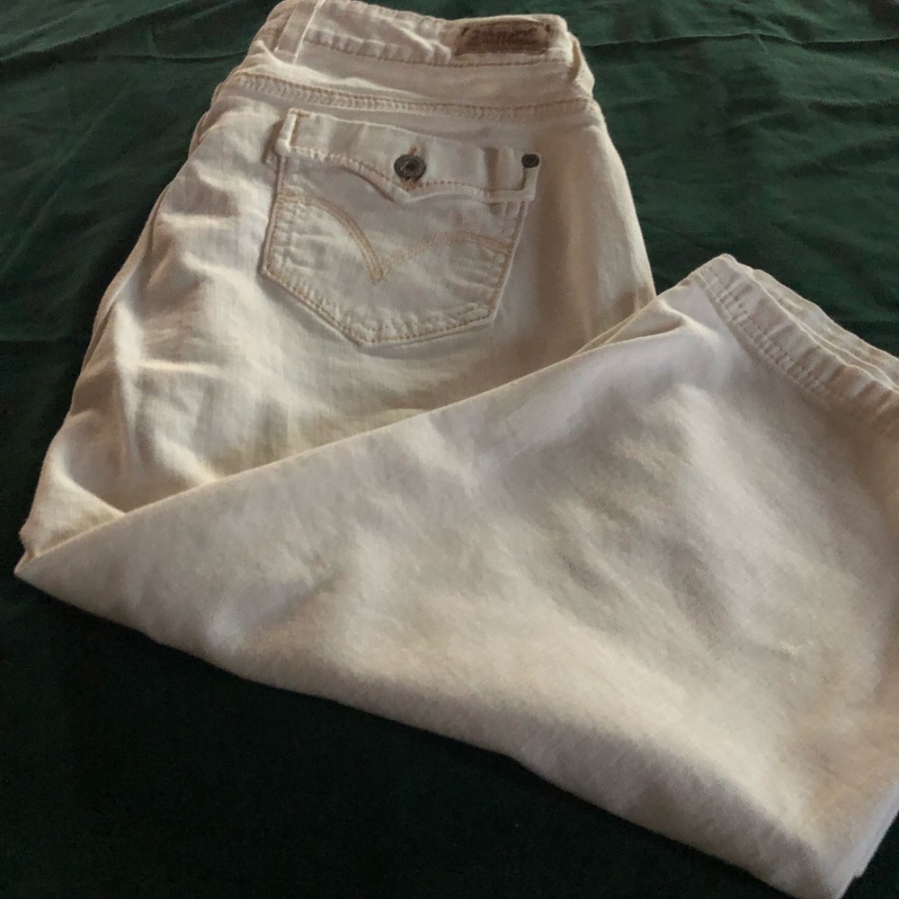 Levi’s Off-White Denim Capris